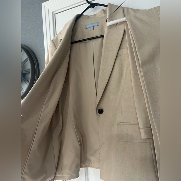 Antonio Melani Tan Linen Suit Jacket and Matching Slacks - Picture 3 of 6